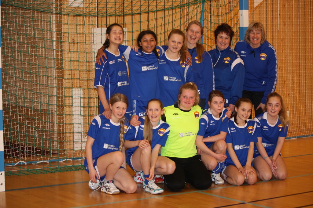 J-12 vann spennande handballkamp mot ÅTIL